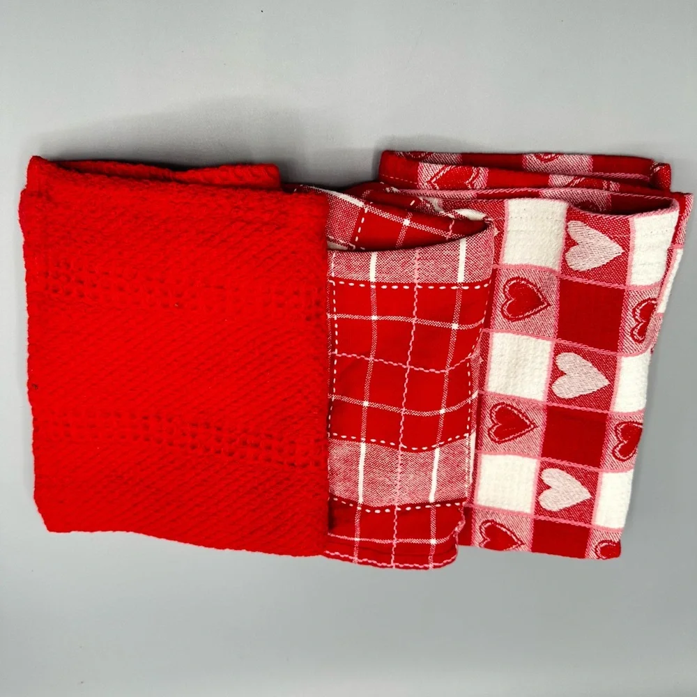 Heart Decorated Towel Basket & 3 Hand Towels. Valentine’s Day or Love